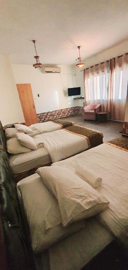 Crystal Hotel فندق كريستال Nablus Esterno foto
