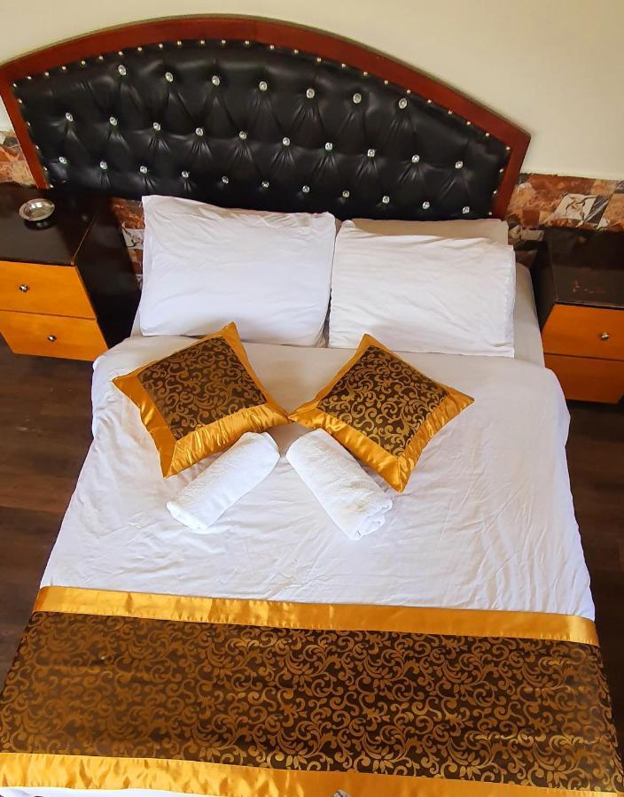 Crystal Hotel فندق كريستال Nablus Esterno foto
