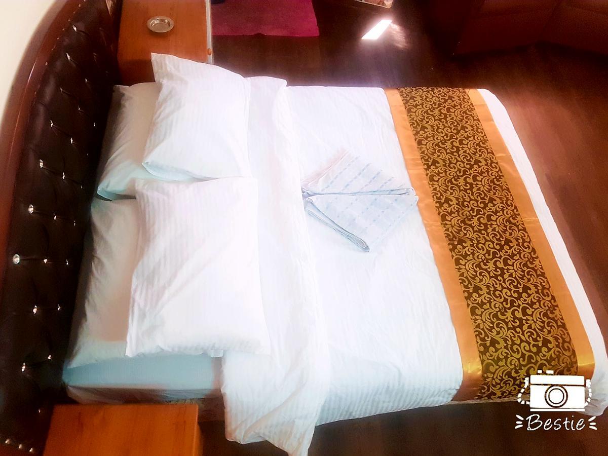 Crystal Hotel فندق كريستال Nablus Esterno foto